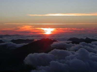 puesta de sol sobre el pico Los Bigaros.jpg
