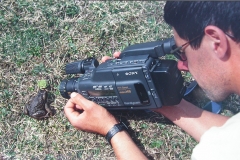Haciendo video anfibios en Vega Güeria, 1999