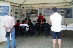 Taller de conchas en stand en feria Bitacora Aviles 06.08.15